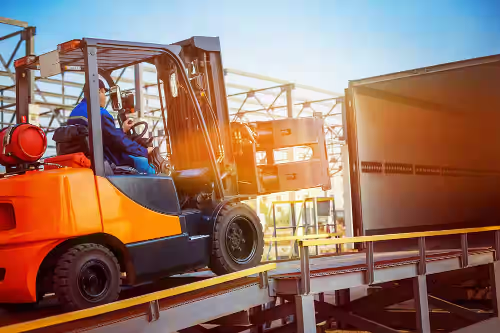 FORKLIFT TRUCK OPERATOR TRAINING